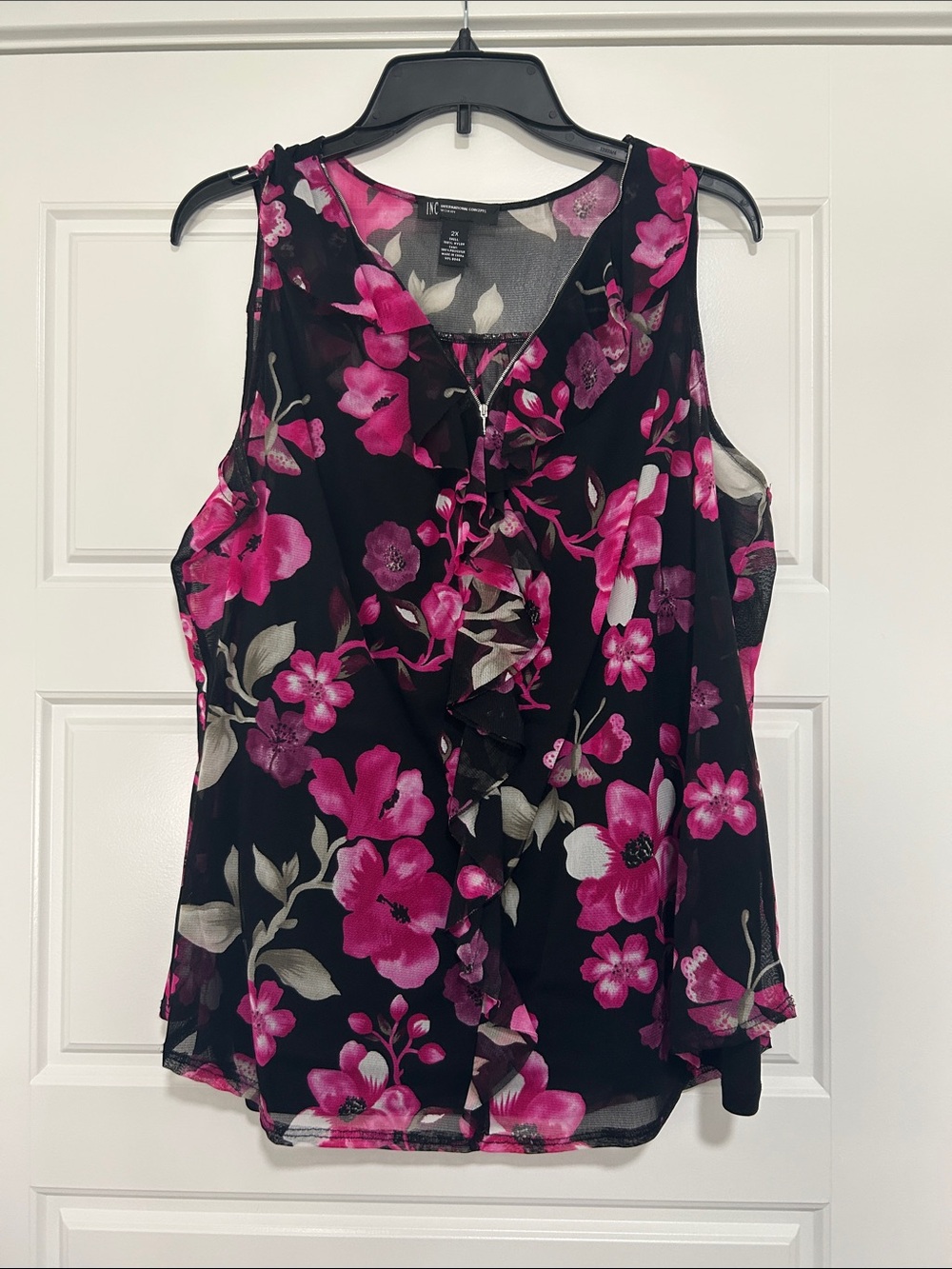 Women’s Black Floral sleeveless Ruffle Shell Top with Attachable Camisole